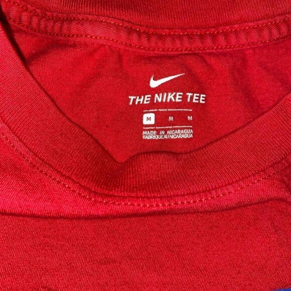 The Nike Tee youth boys M football short sleeve Crewneck t-shirt red - Picture 2 of 3